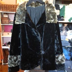 Vintage faux fur jacket. Medium. No tags.